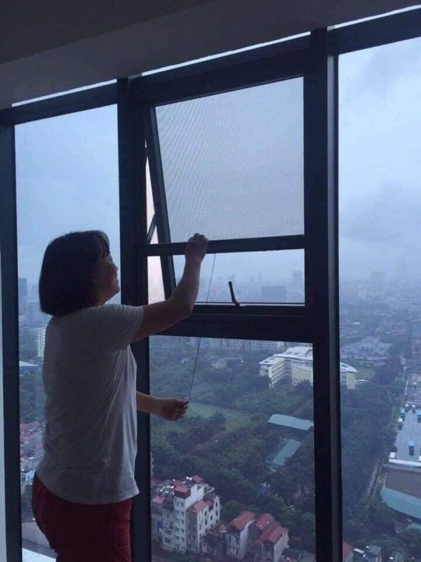 Cửa lưới chống muỗi tự cuốn