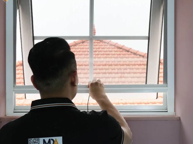 CỬA LƯỚI CHỐNG MUỖI TỰ CUỐN
