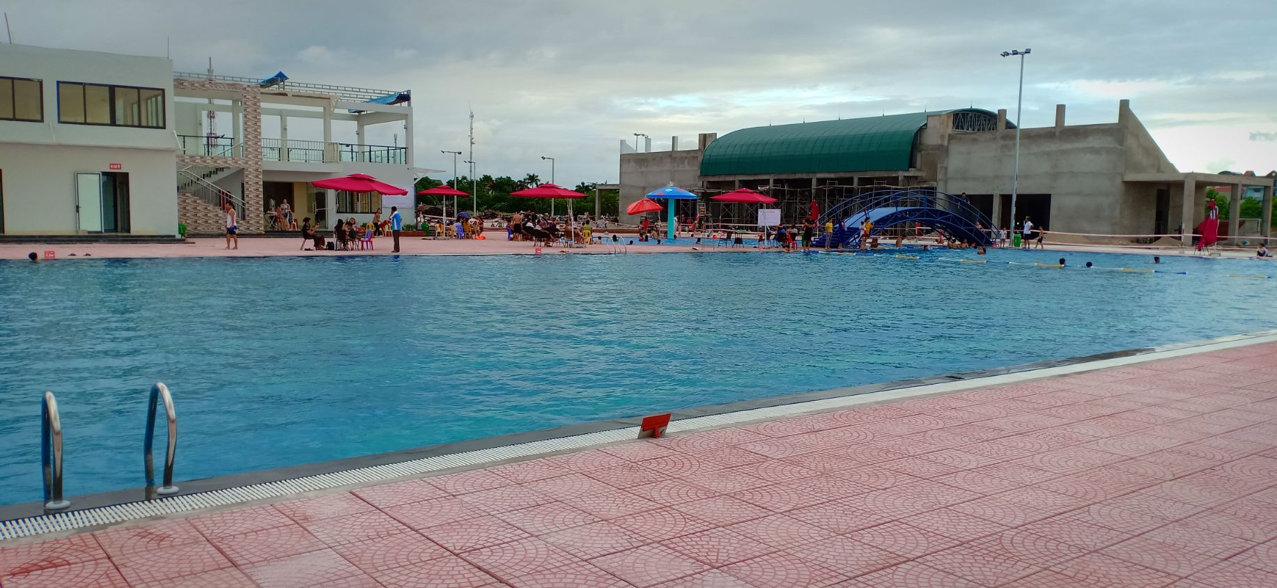 Xây dựng hồ bơi