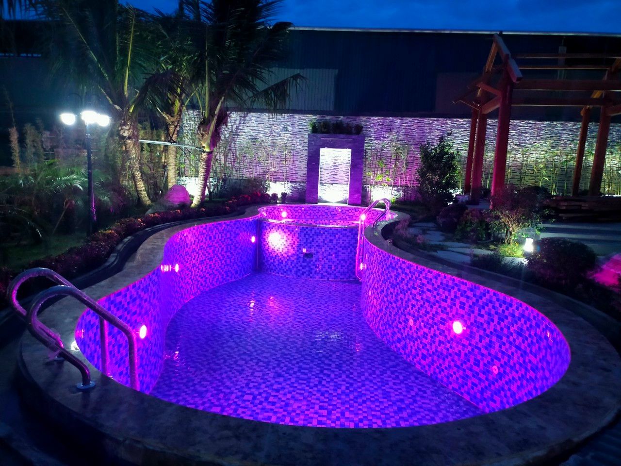 Hồ bơi khu nghỉ dưỡng