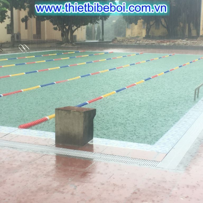 Bể bơi Bệnh viện Quân Y 110