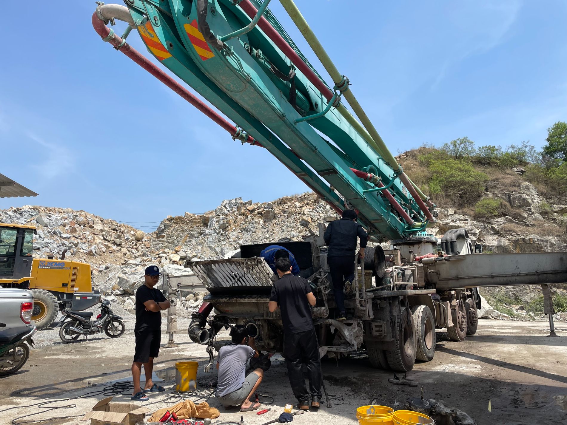 SỬA CHỮA XE BƠM BÊ TÔNG