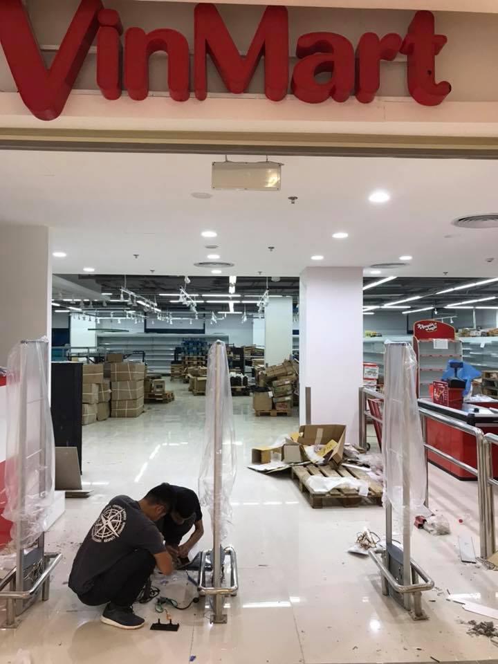 LẮP ĐẶT HỆ THỐNG CỔNG TỪ CHO SIÊU THỊ 