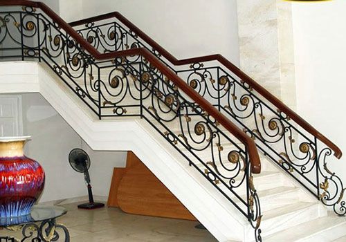 Thi công cầu thang lan can