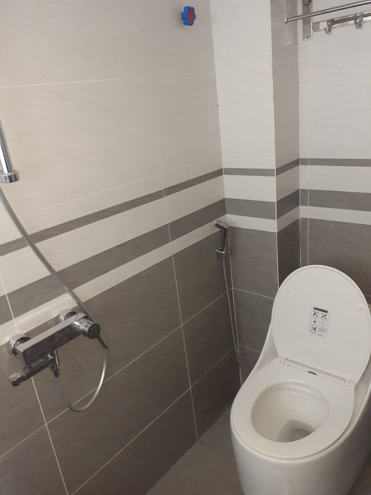Ốp lát nhà vệ sinh