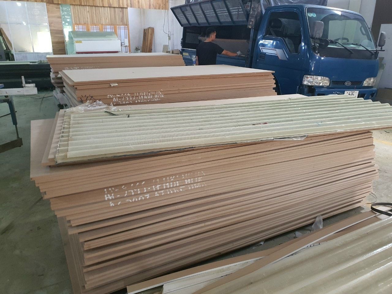 Thi công mặt dựng của nhà anh Tạo
