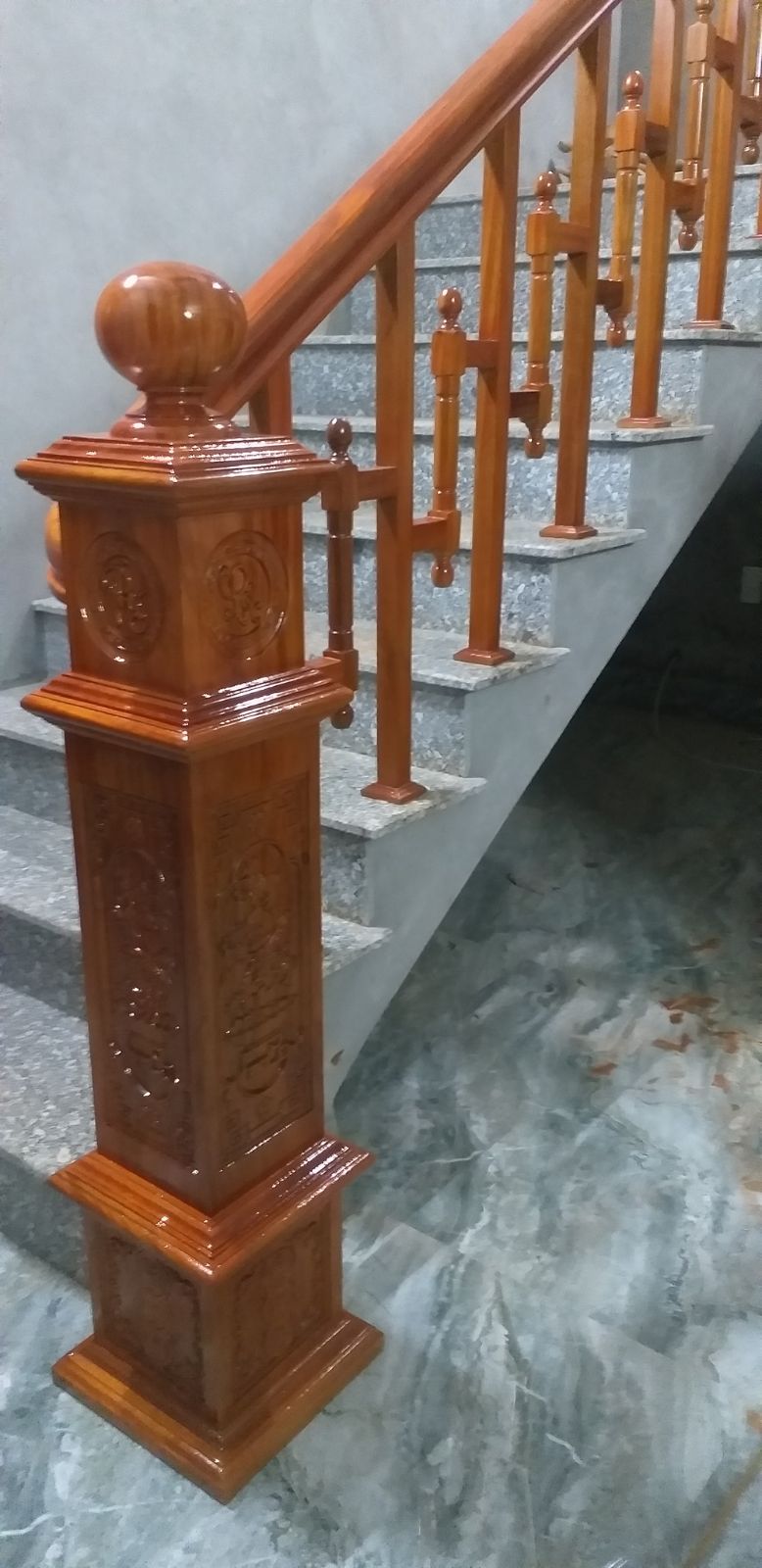 Sơn cầu thang gỗ