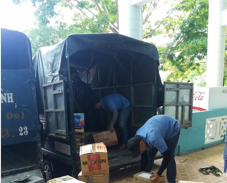 Xe tải vận chuyển hàng  hóa 