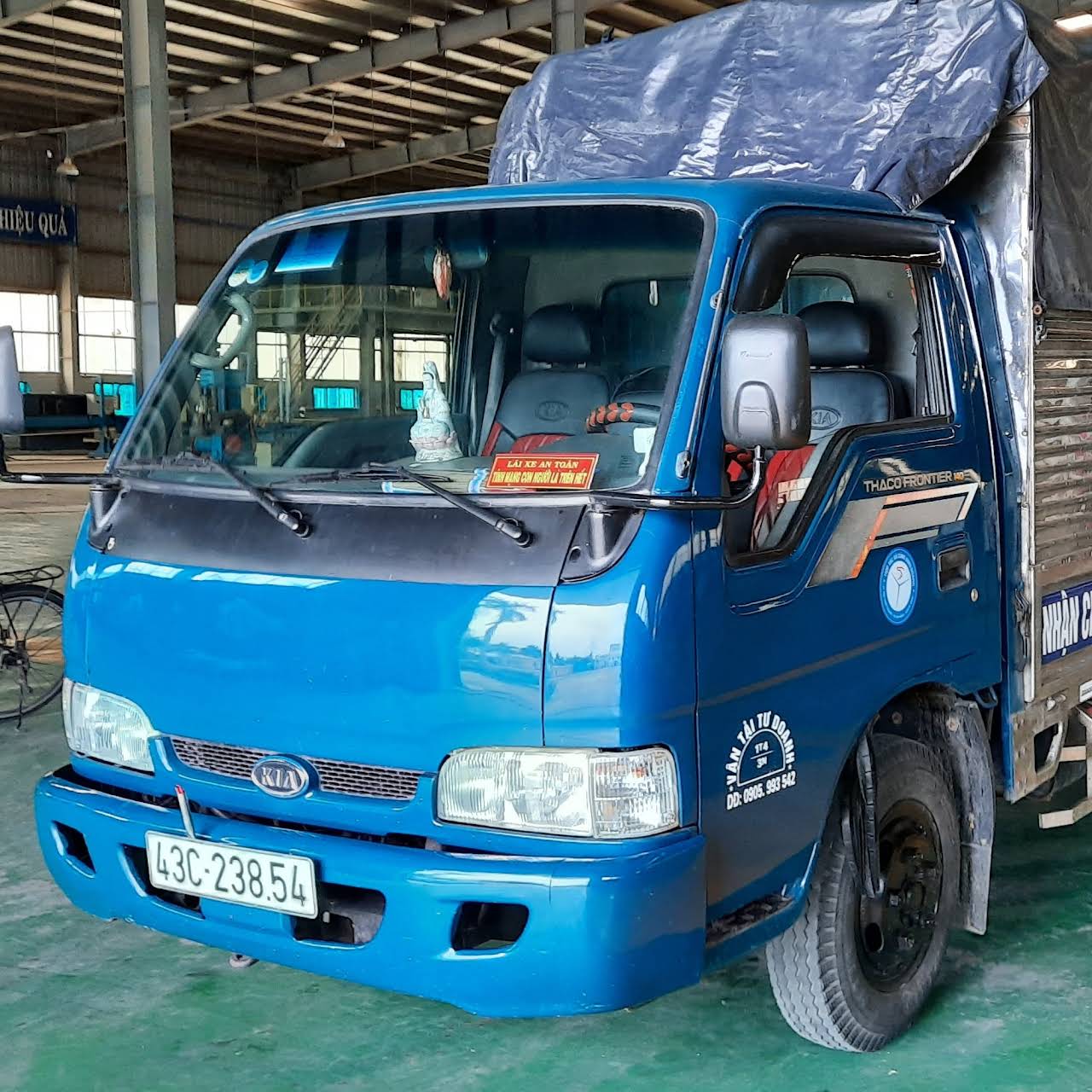 Xe tải chở hàng