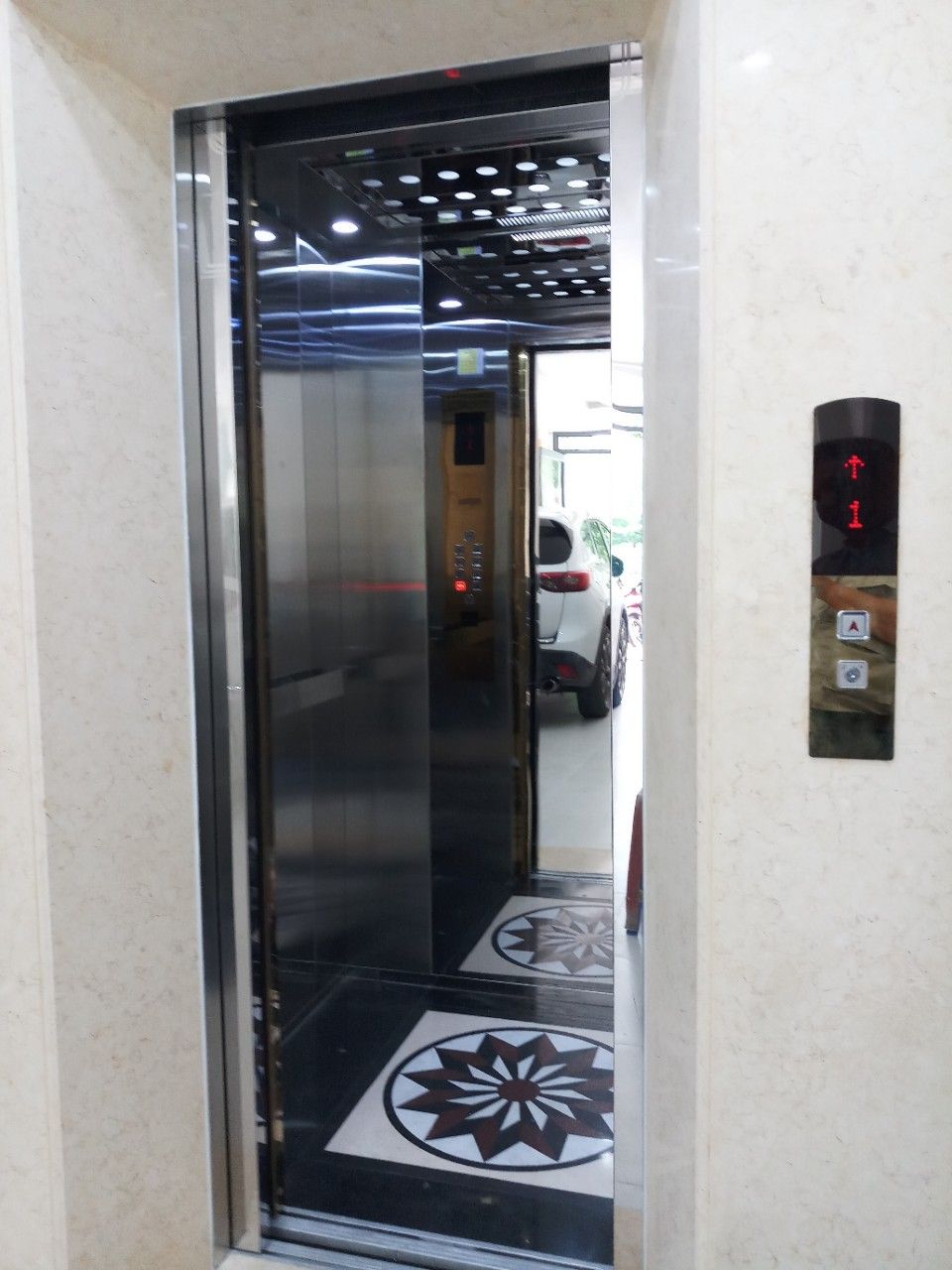 Thang máy tải khách 