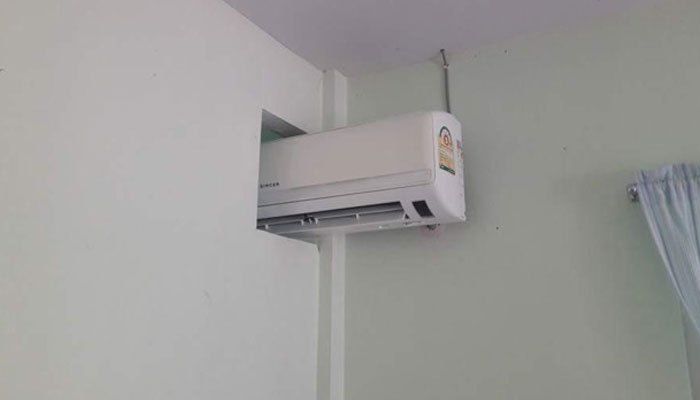 Lắp máy lạnh
