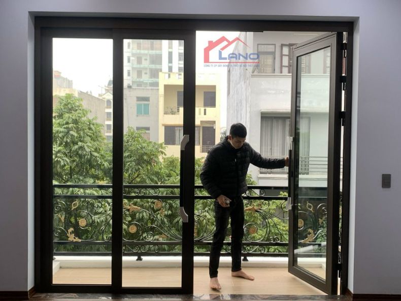 Thi công cửa trượt quay