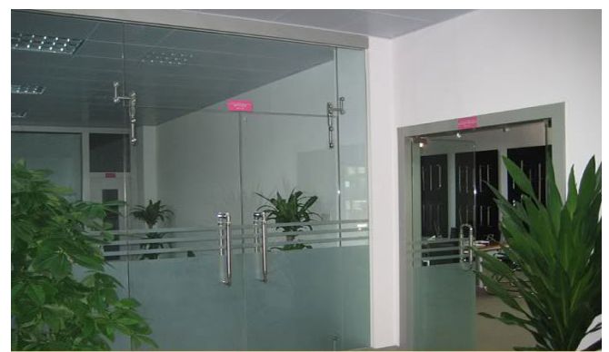 Lắp đặt cửa kính thủy lực
