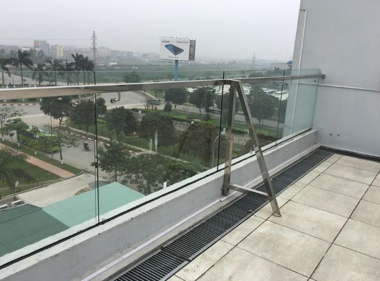 Lan can kính cường lực