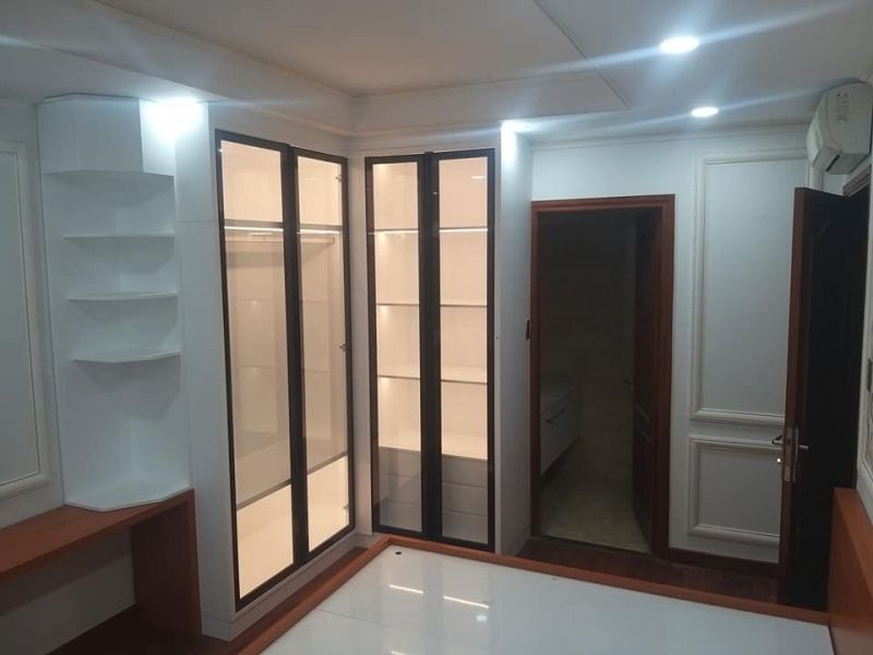 CÁNH KÍNH TỦ ÁO CỬA MỞ KÍNH TRONG