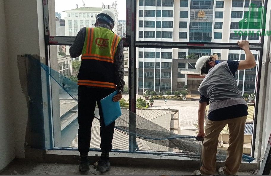 Thi công cửa nhôm kính dự án MIPEC XUÂN THỦY