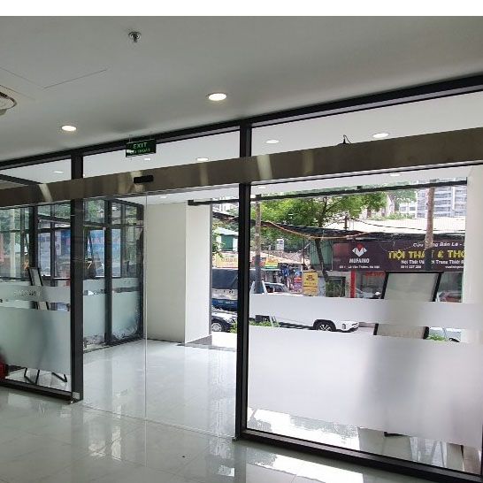 Thi công cửa kính tự động 