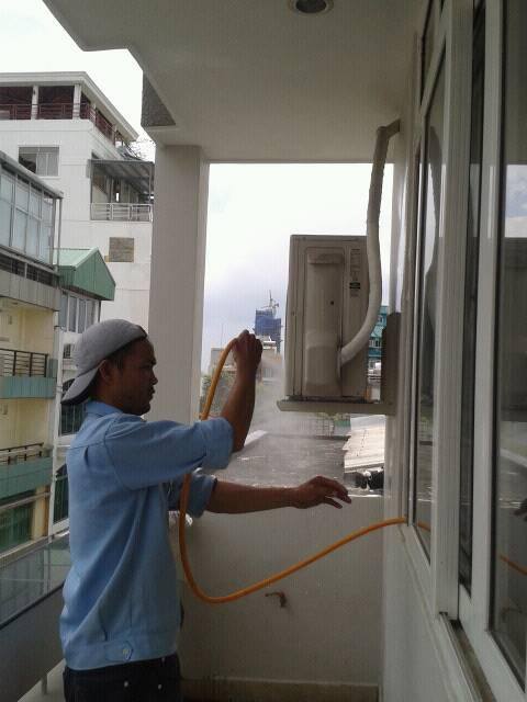 Vệ sinh máy lạnh