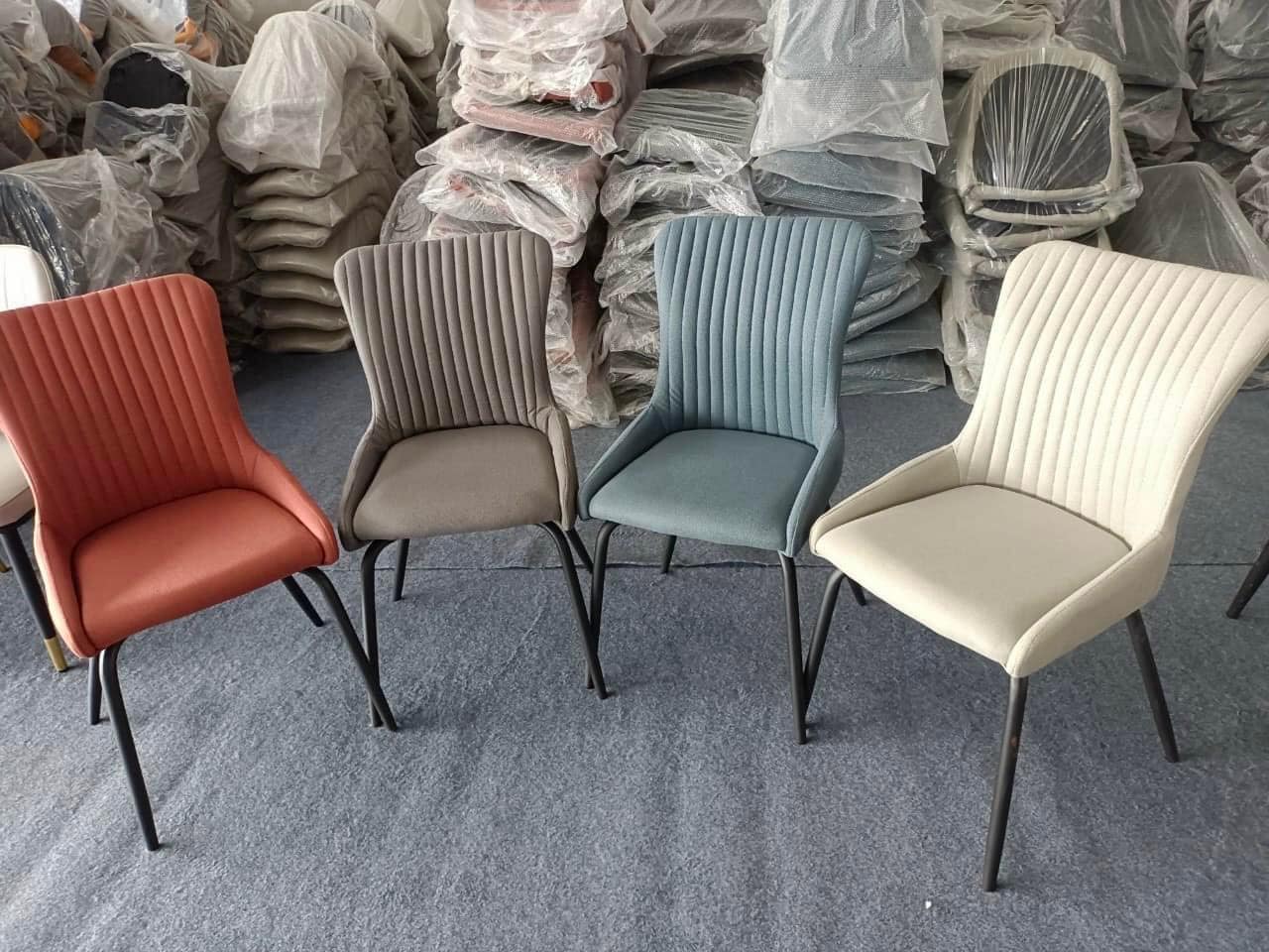 Ghế ngồi đa sắc