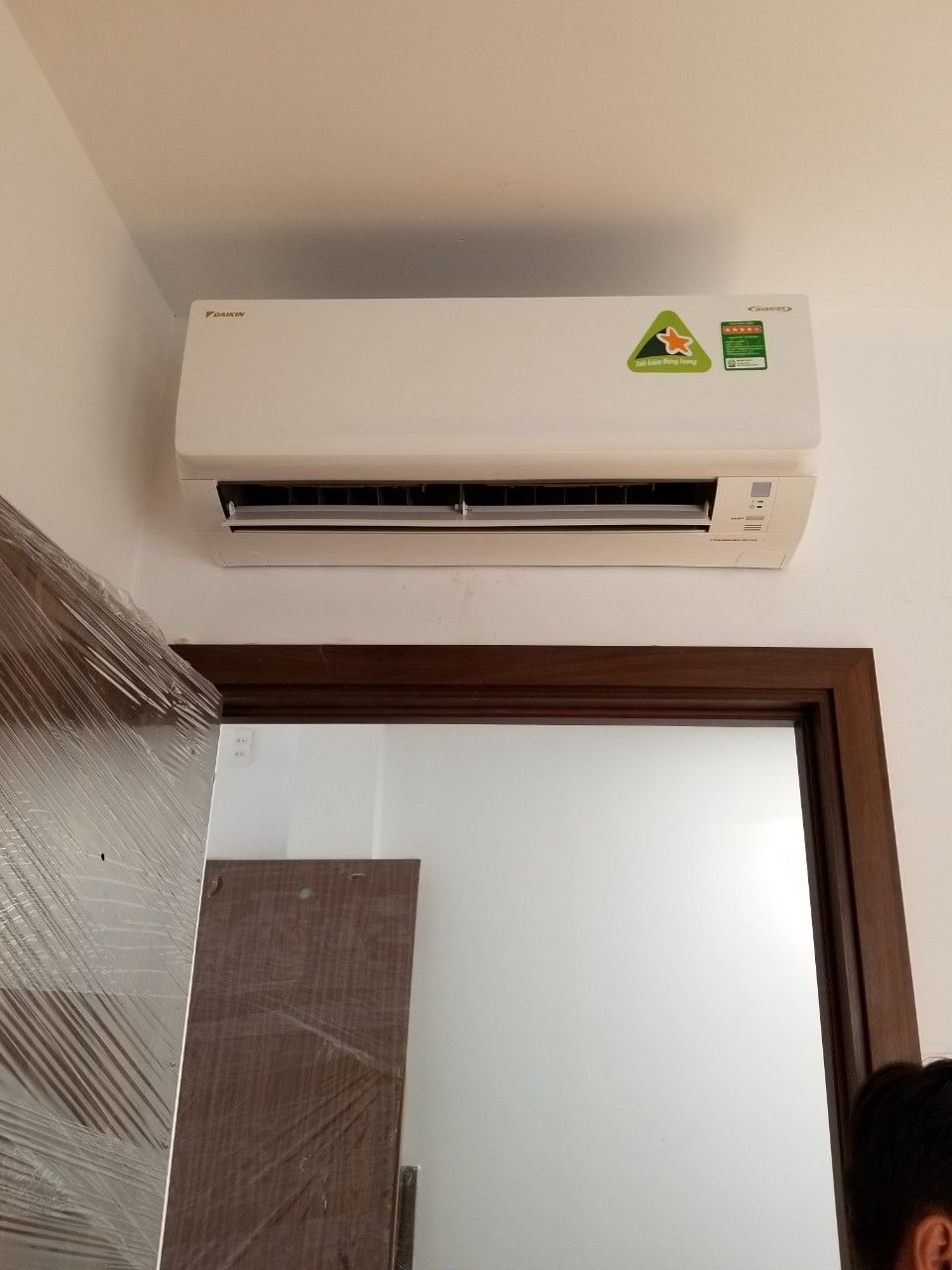 Lắp máy lạnh