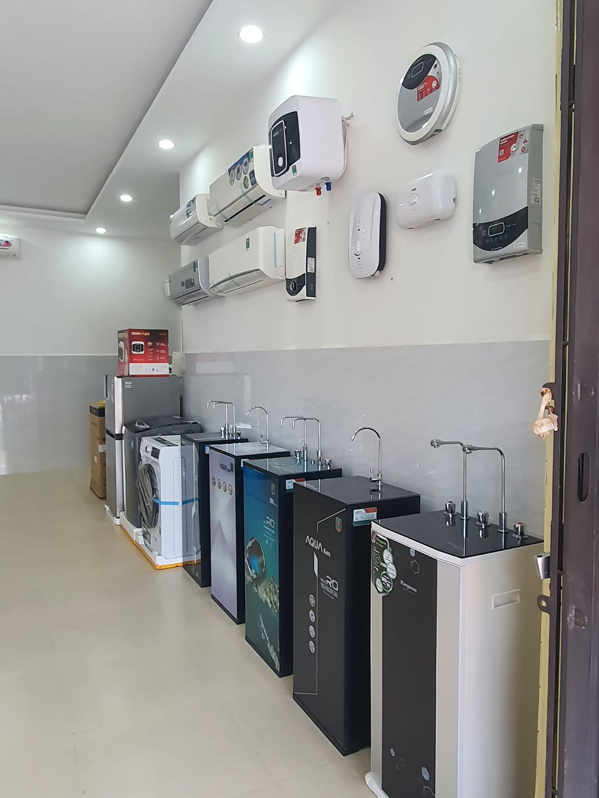 Máy nước nóng lạnh