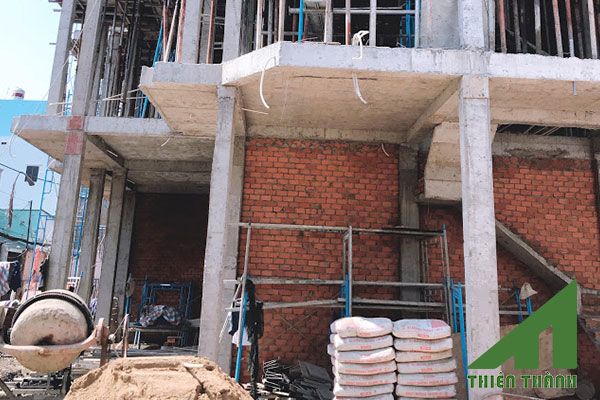 NHÀ PHỐ GÓC 2 TẦNG 2 MẶT TIỀN