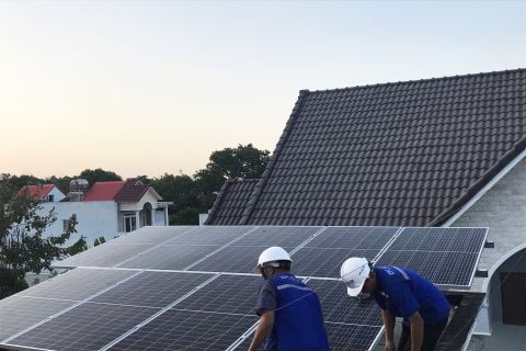 Thi công điện mặt trời