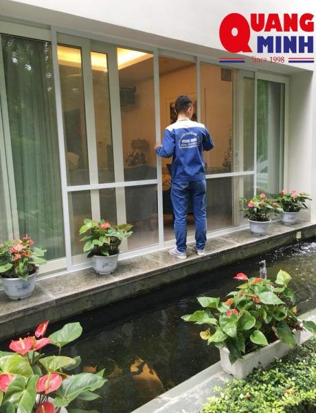 Thi công lắp đặt cửa lùa 