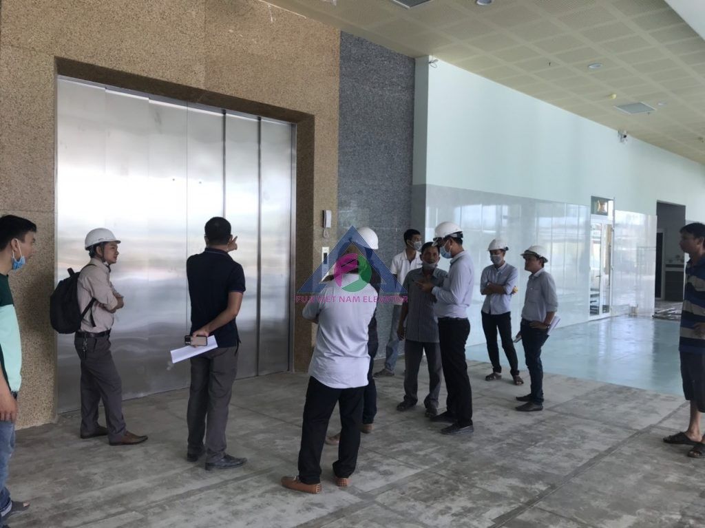 Thang máy tải ôtô