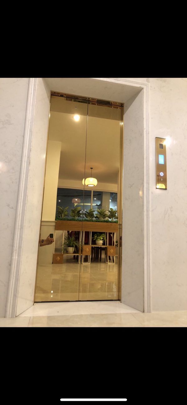 Thang máy tải khách 