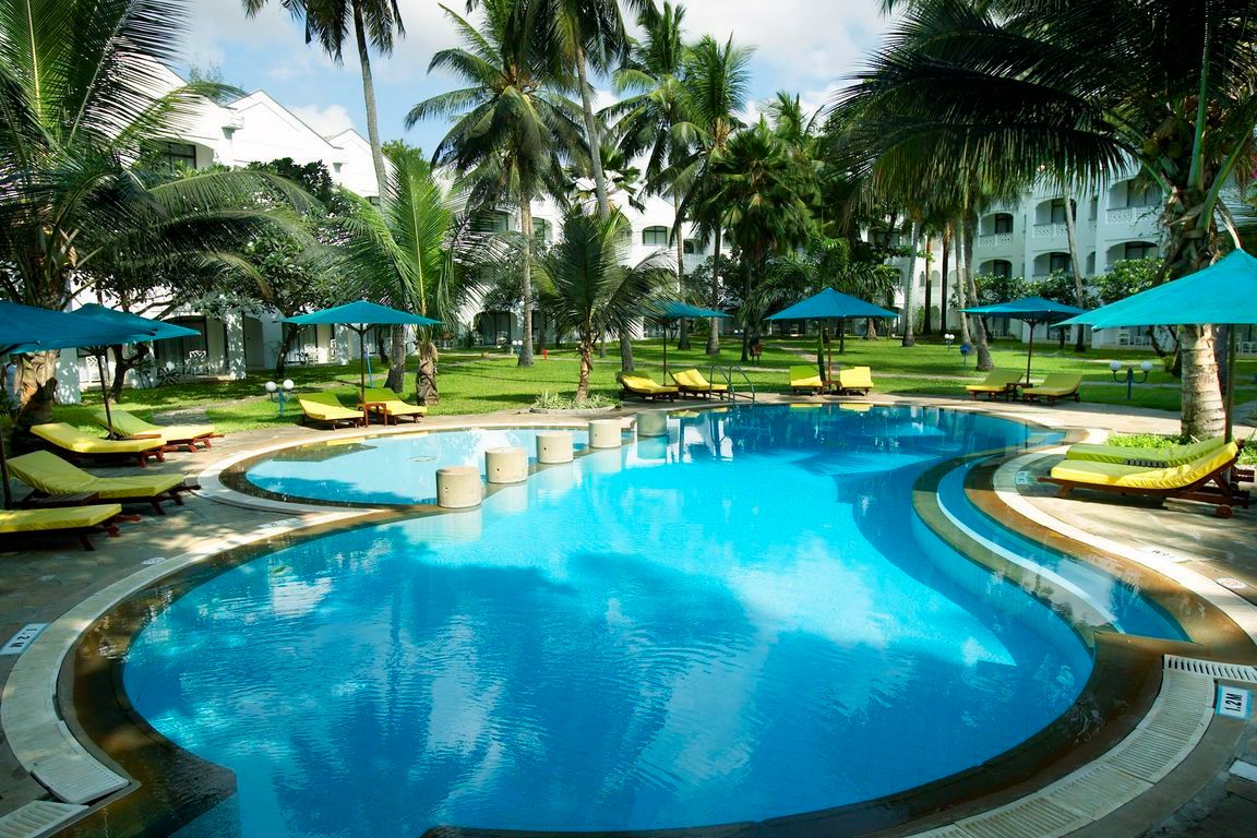 Hồ bơi khách sạn
