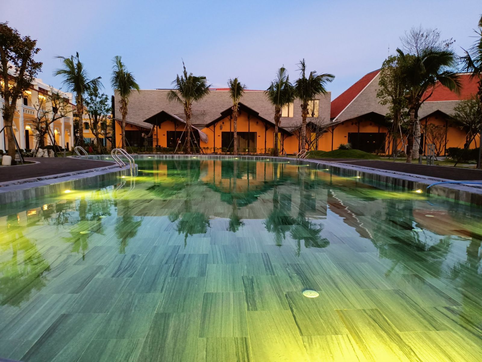 Hồ bơi resort