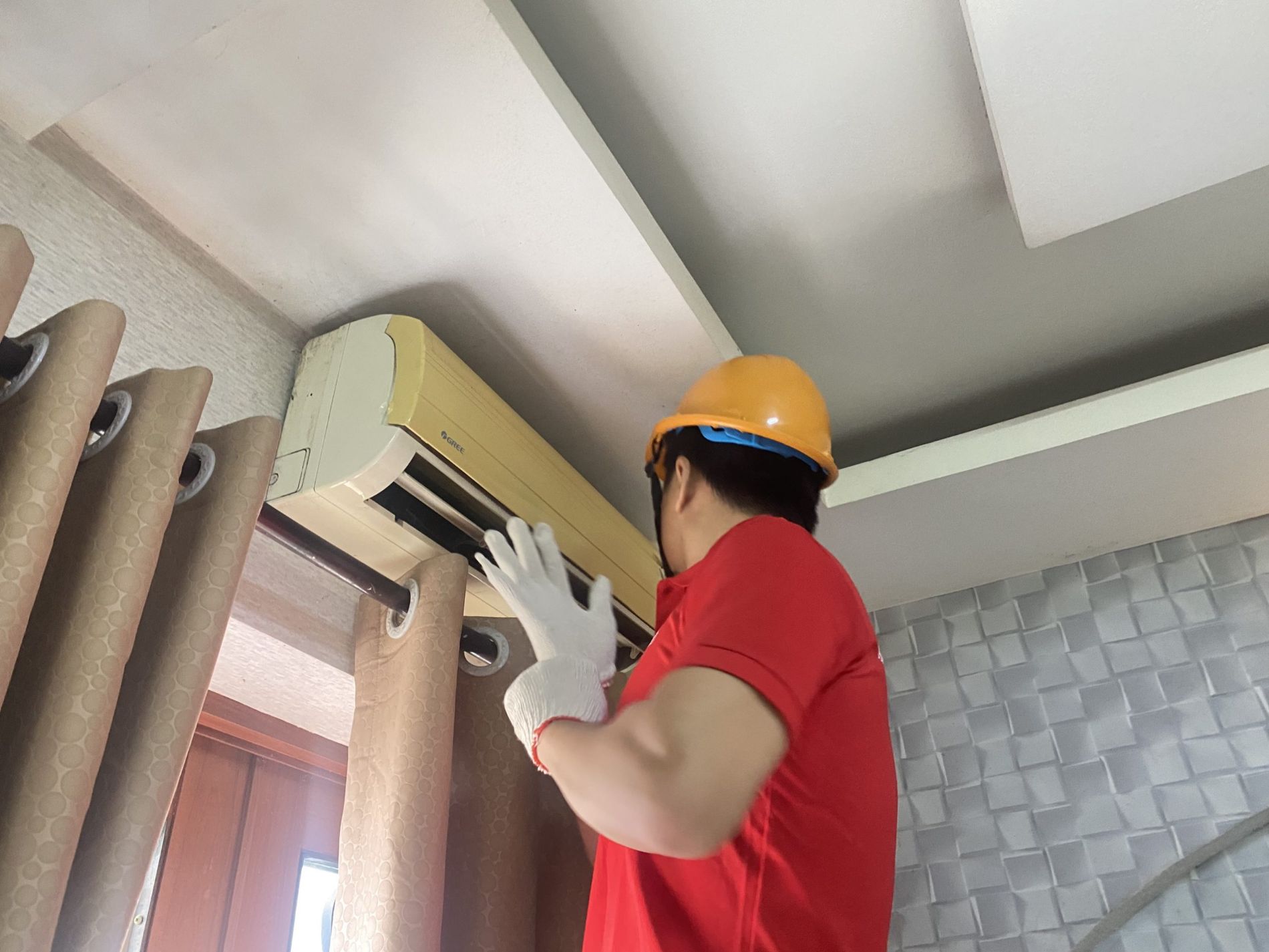 Lắp máy lạnh