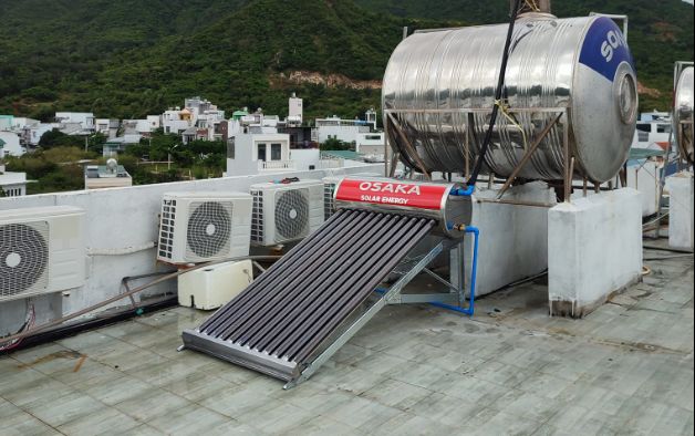 Lắp đặt máy nước nóng điện mặt trời 