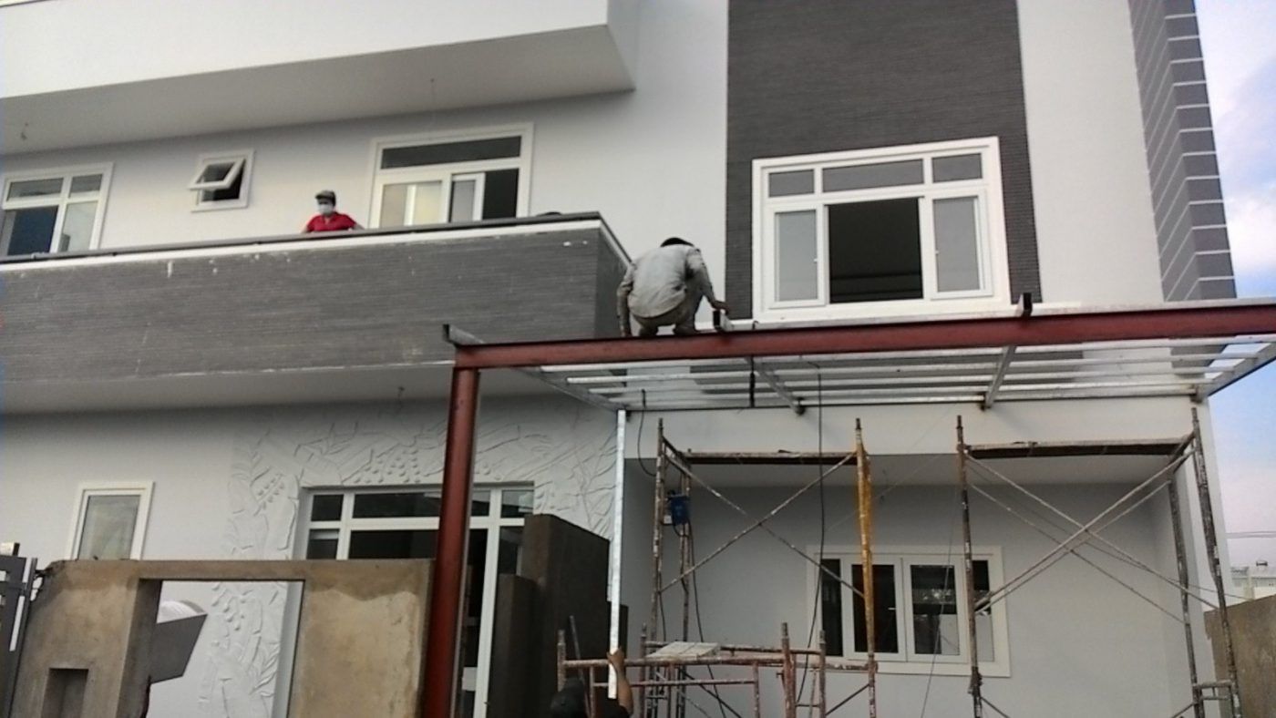 Thi công sơn nhà