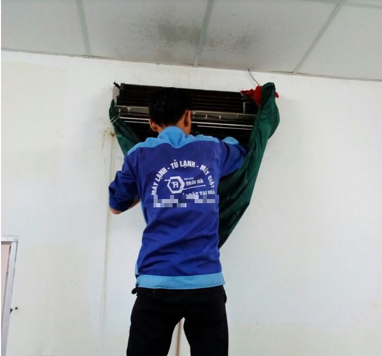 Vệ sinh máy lạnh