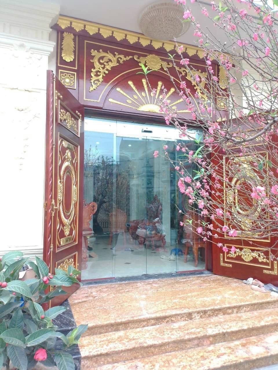 Cua tu dong cho nha pho tai Ha Noi