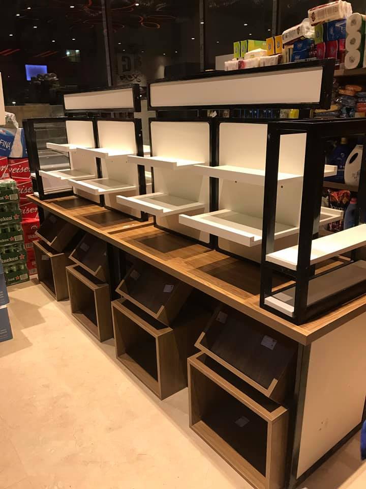 Thi công nội thất showroom