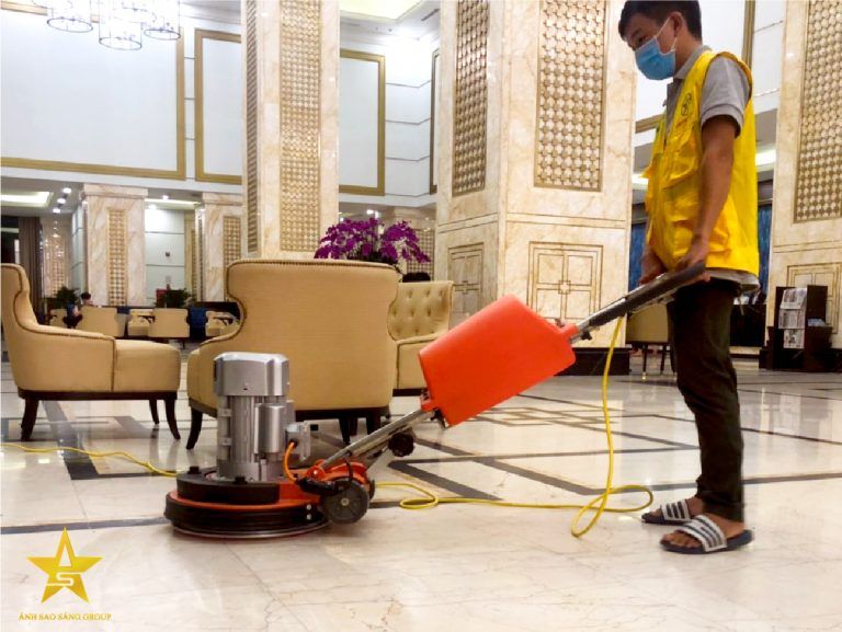 Vệ sinh sàn khách sạn
