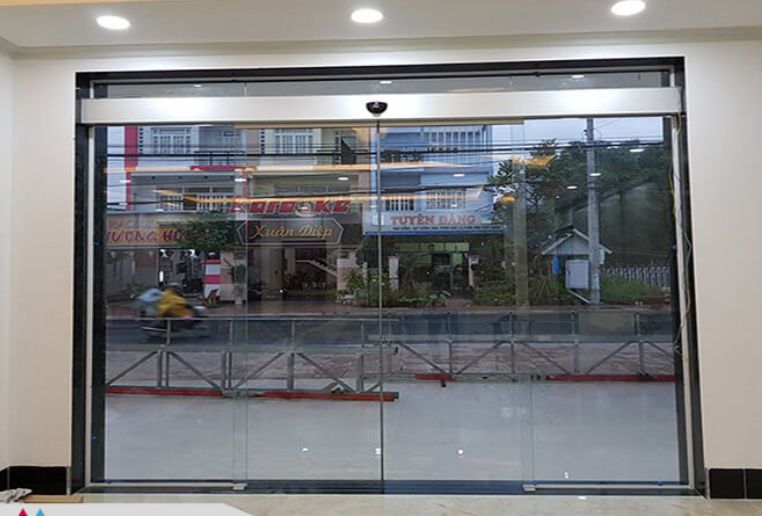 Cửa kính tự động