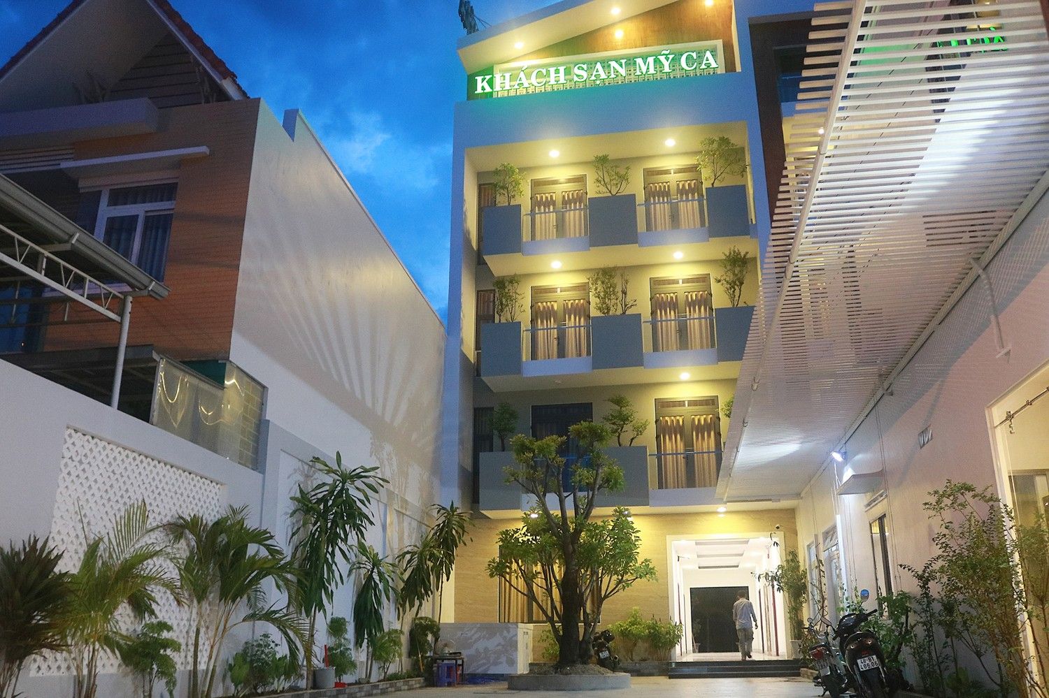 Xây dựng khách sạn