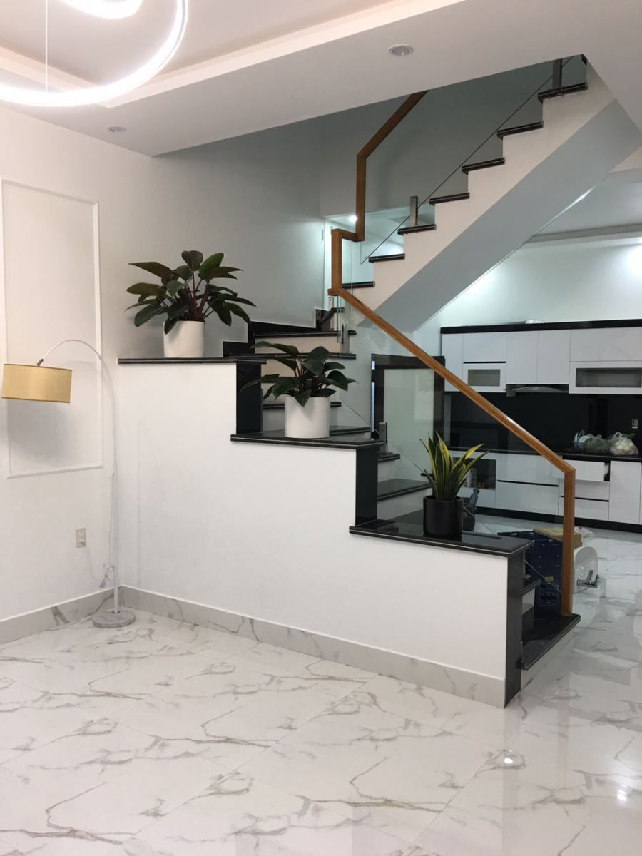 Lắp đặt cầu thang kính
