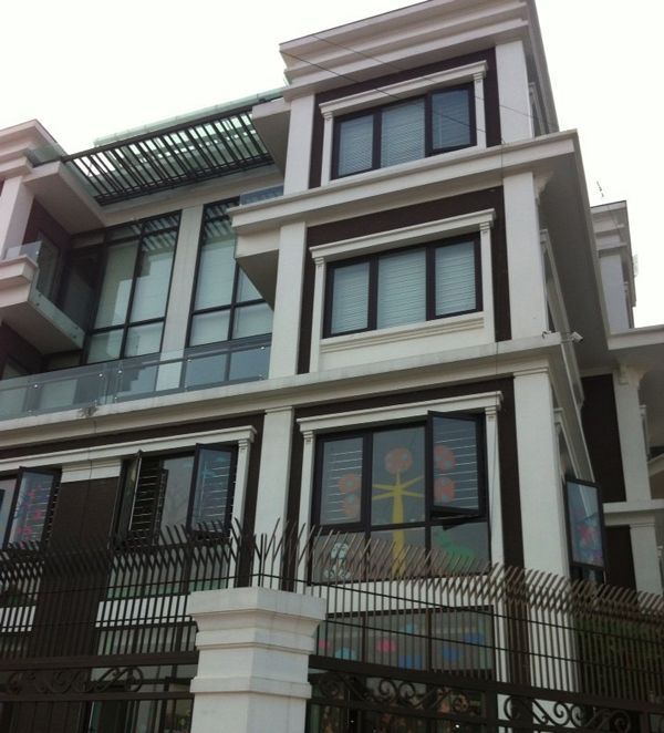 Lắp đặt cửa sổ nhôm kính
