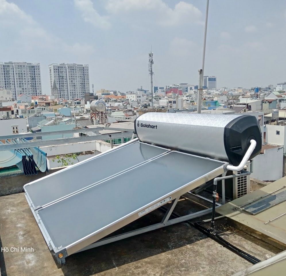 Lắp đặt máy nước nóng năng lượng mặt trời Solahart 300 lít