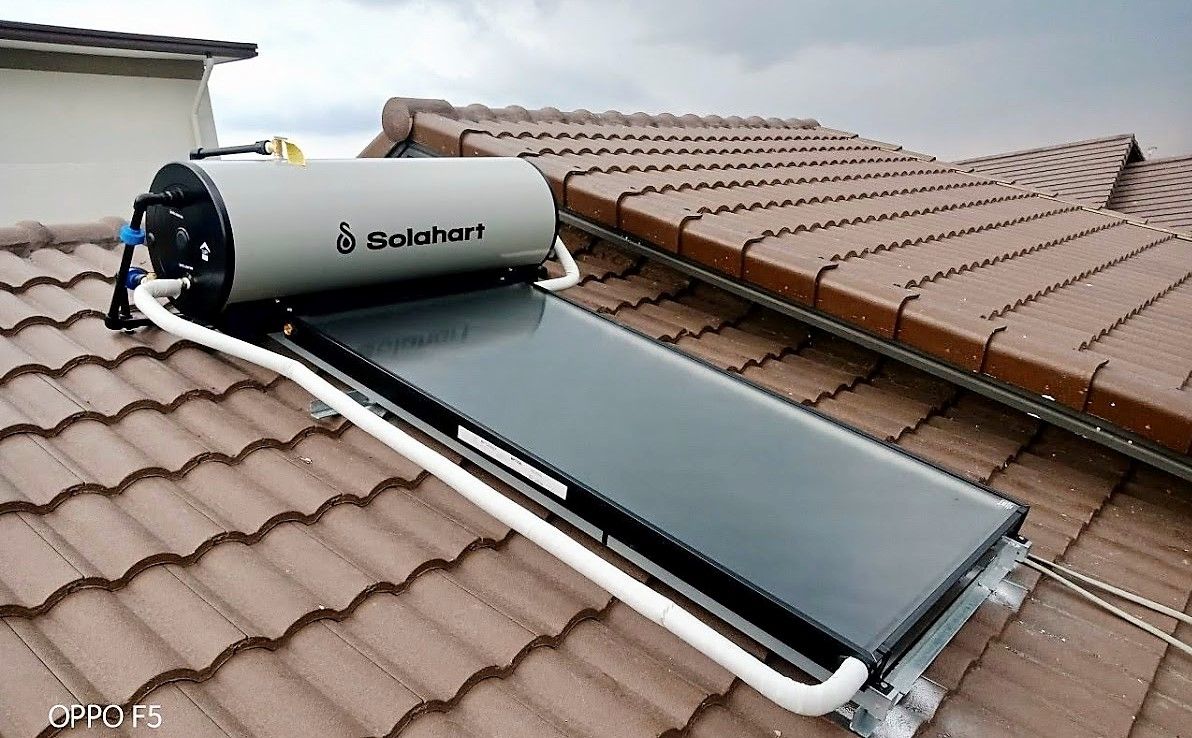 Lắp đặt máy nước nóng năng lượng mặt trời Solahart 150 lít