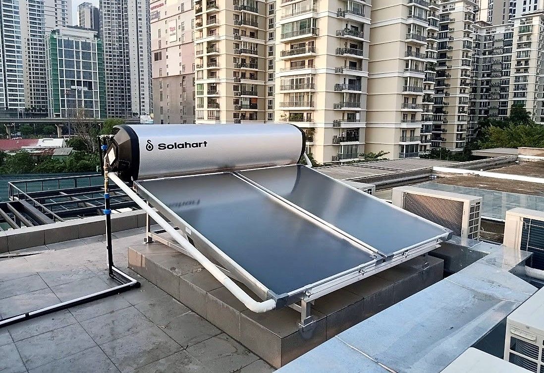 Lắp đặt máy nước nóng năng lượng mặt trời Solahart 300 lít