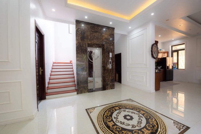 Thang máy tải khách