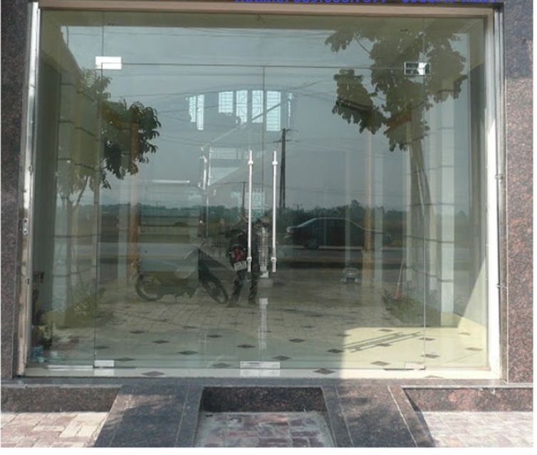 Thi công cửa kính cường lực
