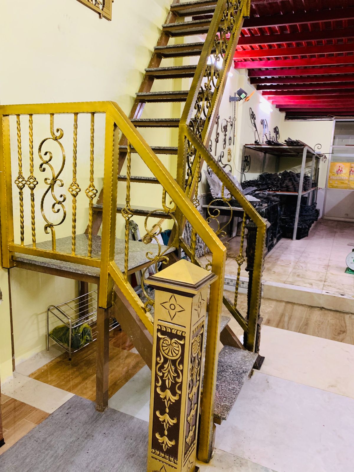 Thi công cầu thang sắt