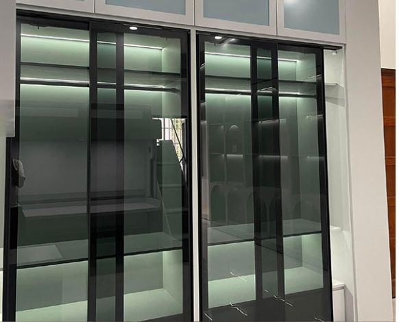 Cánh kính tủ quần áo xám khói